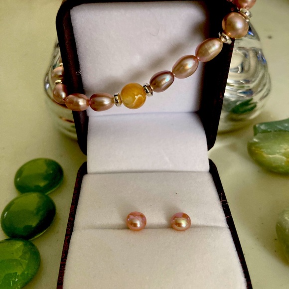 Bracelet and earrings - Picture 1 of 1